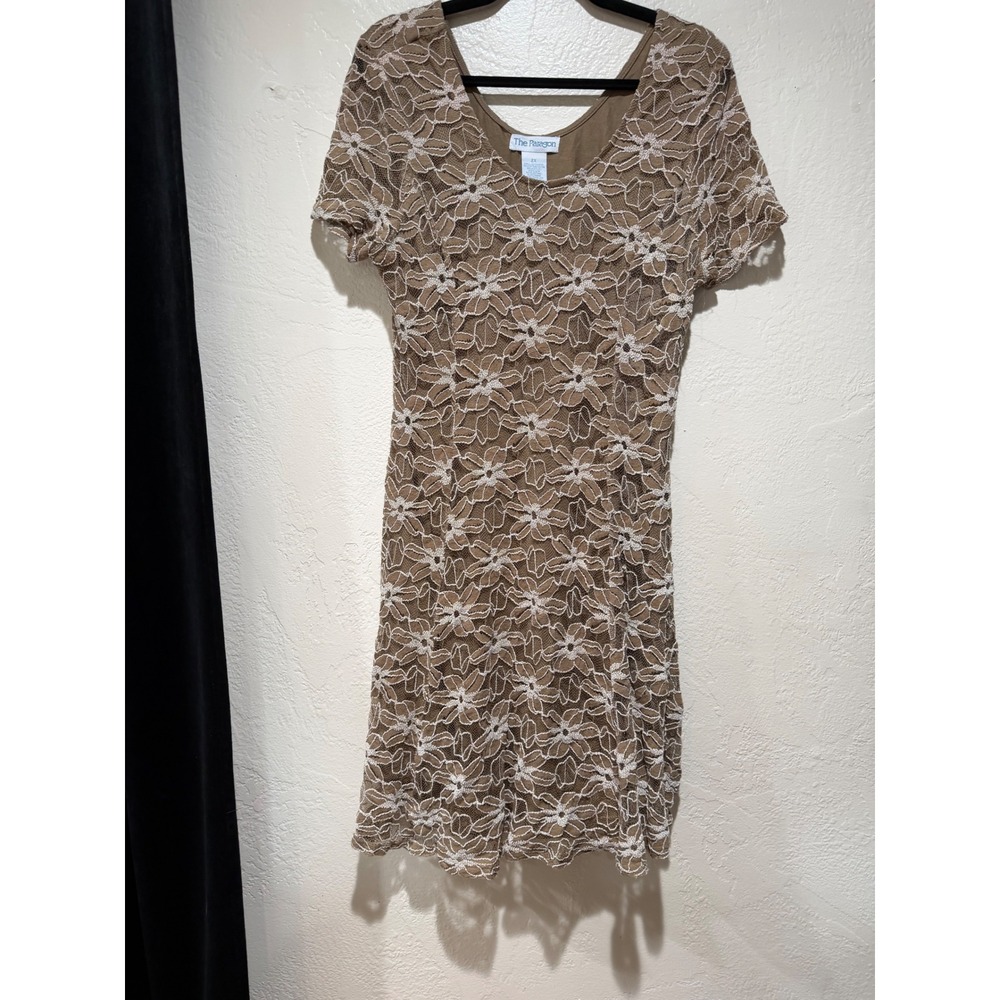 The Paragon Women 2X Tan White Floral Lace Short Sleeve Sheath Dress Plus Size